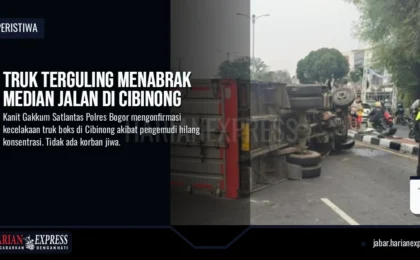 Truk Terguling Menabrak Median Jalan di Cibinong Truk Terguling Menabrak Median Jalan di Cibinong