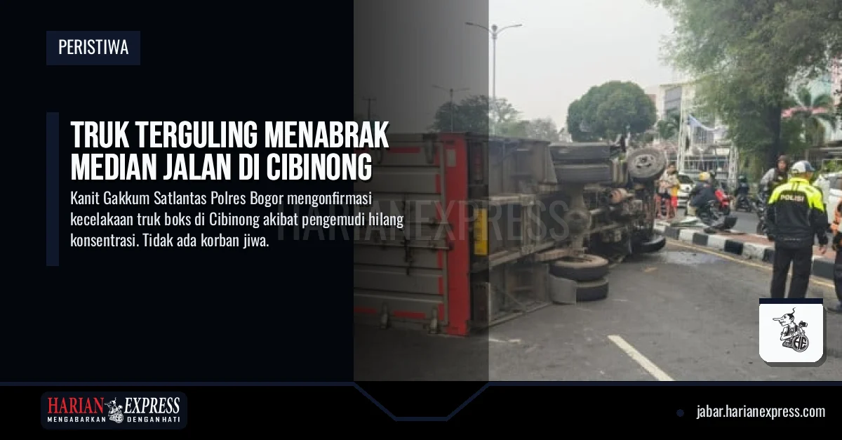 Truk Terguling Menabrak Median Jalan di Cibinong